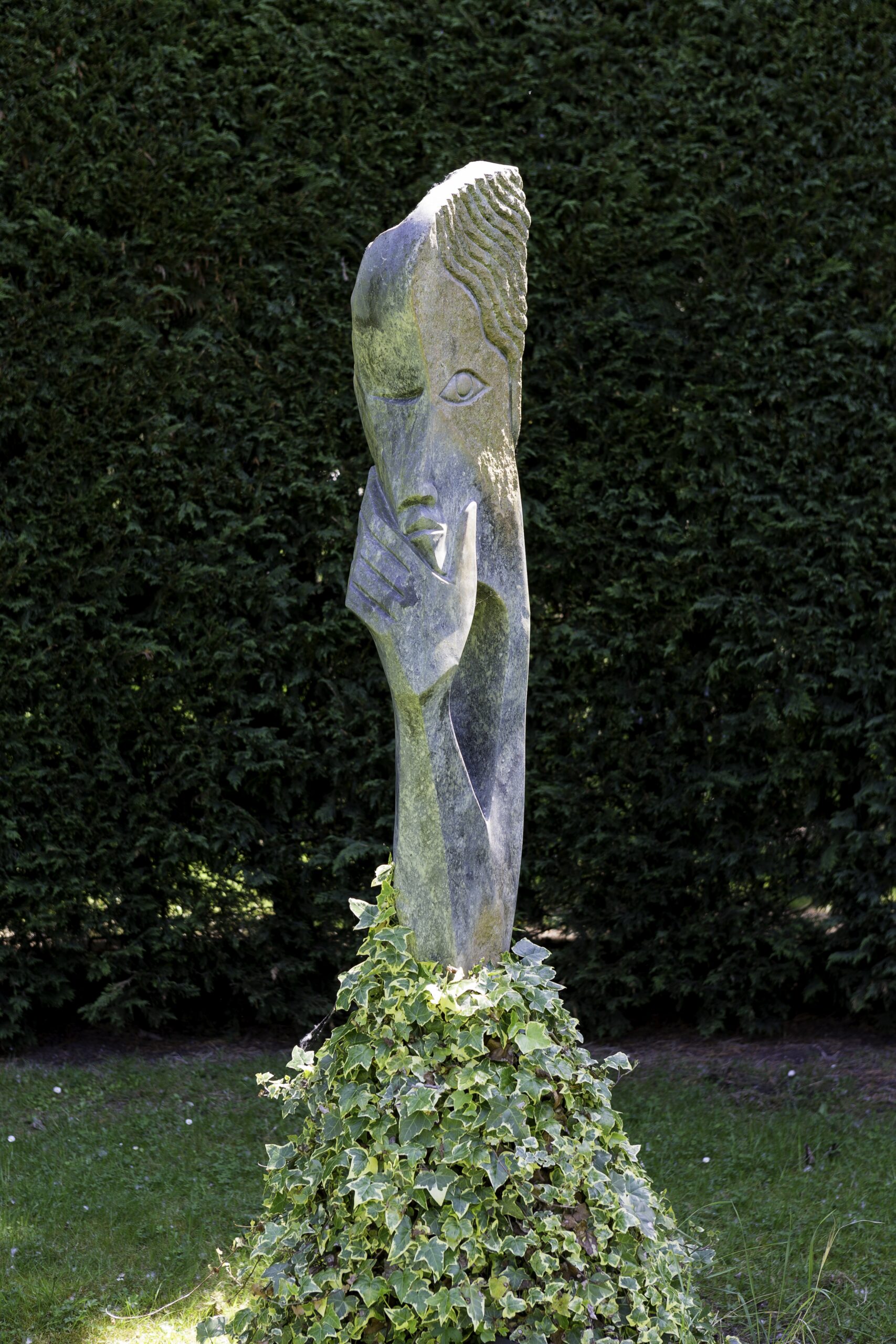 garden-sculpture-2351653